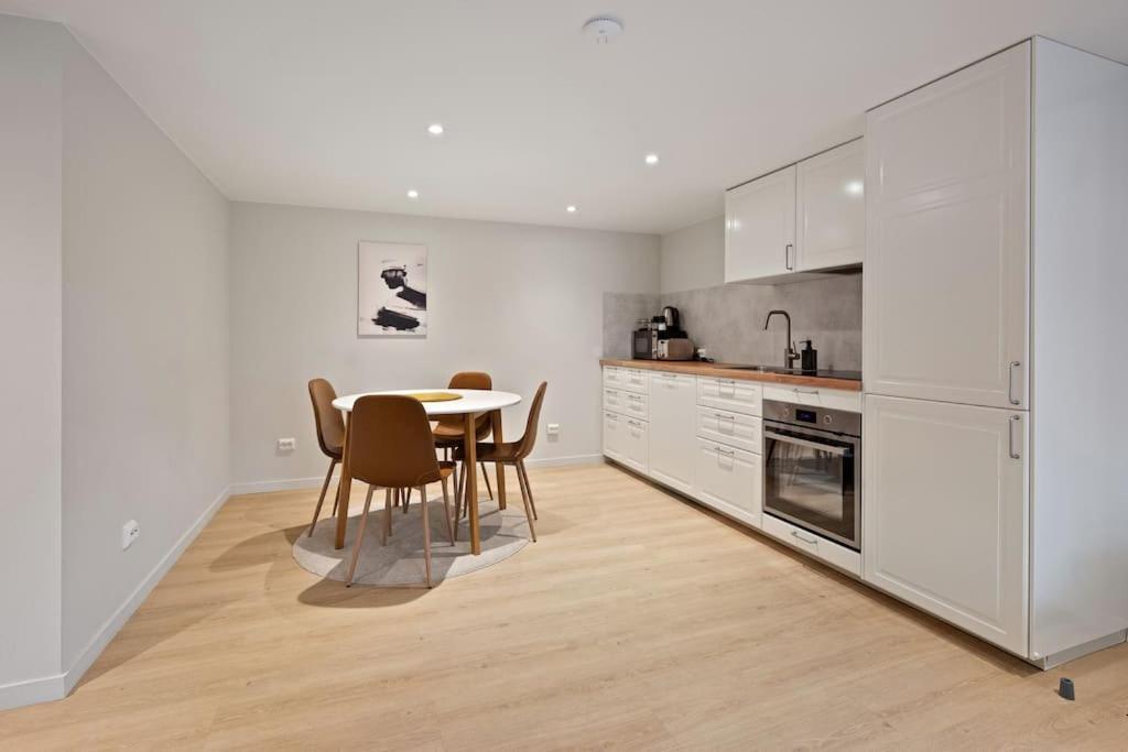 Practical Basement Apt With All Home Comforts Close To City Centre Stavanger Luaran gambar
