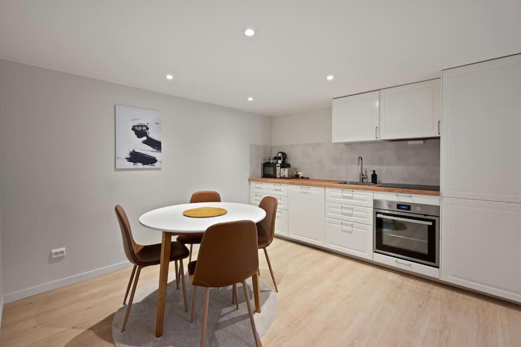 Practical Basement Apt With All Home Comforts Close To City Centre Stavanger Luaran gambar